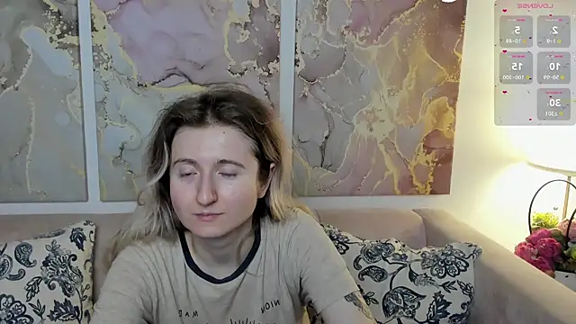 Snapshot of CamillaDreamer chatting on May 2026 01:00:01 PM CamillaDreamer online show from May 2026 01:00:01 PM
