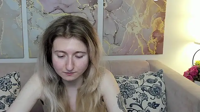 Snapshot of CamillaDreamer chatting on May 2026 11:27:01 AM CamillaDreamer online show from May 2026 11:27:01 AM