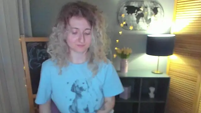 Snapshot of CamillaDreamer chatting on May 2026 04:27:02 AM CamillaDreamer online show from May 2026 04:27:02 AM