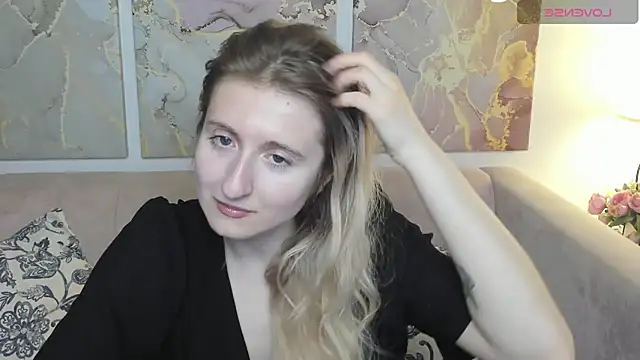 Snapshot of CamillaDreamer chatting on May 2026 11:30:02 AM CamillaDreamer online show from May 2026 11:30:02 AM