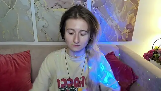 Snapshot of CamillaDreamer chatting on July 2026 05:10:02 PM CamillaDreamer online show from July 2026 05:10:02 PM