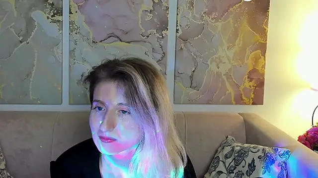 Snapshot of CamillaDreamer chatting on May 2026 11:44:02 PM CamillaDreamer online show from May 2026 11:44:02 PM