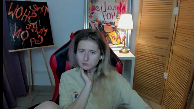 Snapshot of CamillaDreamer chatting on June 2026 05:24:01 PM CamillaDreamer online show from June 2026 05:24:01 PM