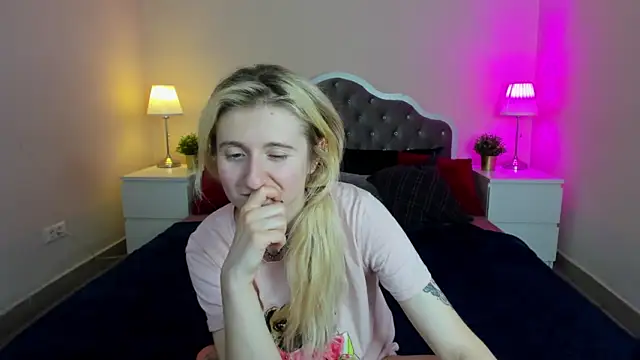 CamillaDreamer online show from November 2025 06:00:02 PM