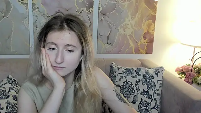Snapshot of CamillaDreamer chatting on May 2026 10:33:02 AM CamillaDreamer online show from May 2026 10:33:02 AM