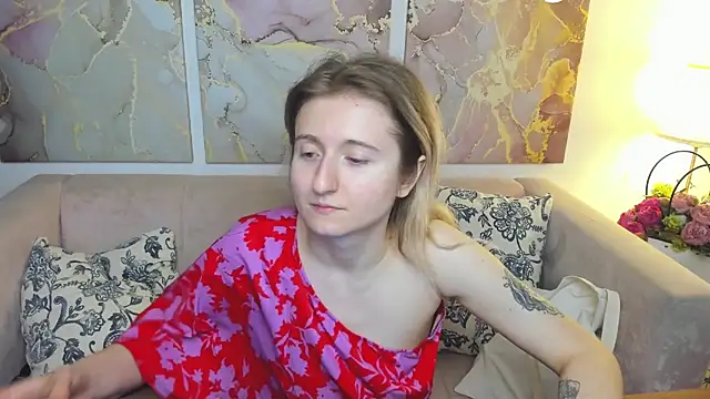 Snapshot of CamillaDreamer chatting on June 2026 06:40:01 PM CamillaDreamer online show from June 2026 06:40:01 PM