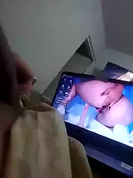 A reyes1122 online show from October 2025 01:34:01 PM