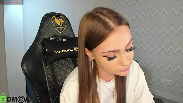 Snapshot of KarinaBroks chatting on November 2025 11:43:02 AM KarinaBroks online show from November 2025 11:43:02 AM