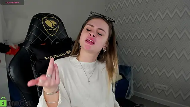 Snapshot of KarinaBroks chatting on October 2025 08:44:02 AM KarinaBroks online show from October 2025 08:44:02 AM