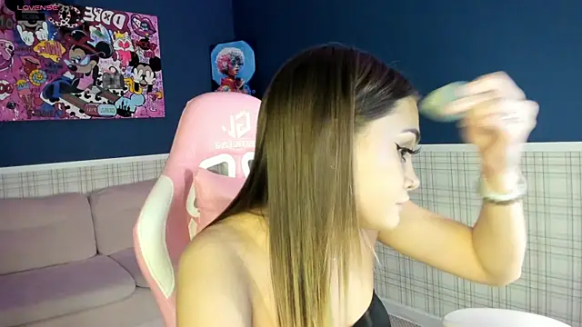 Snapshot of KarinaBroks chatting on November 2025 01:15:02 PM KarinaBroks online show from November 2025 01:15:02 PM