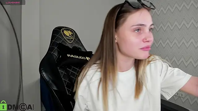 Snapshot of KarinaBroks chatting on November 2025 02:06:01 PM KarinaBroks online show from November 2025 02:06:01 PM