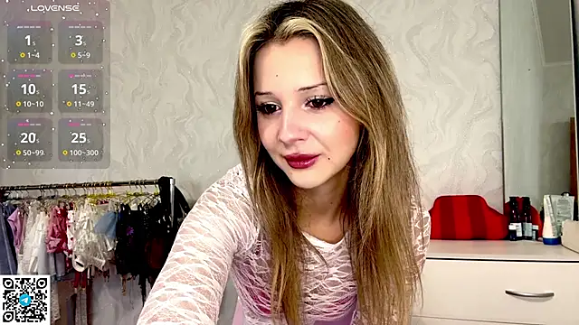 Snapshot of LindyEckland chatting on October 2025 12:28:01 PM LindyEckland online show from October 2025 12:28:01 PM