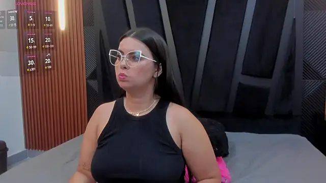 Valka Ross online show from December 2025 11:32:02 PM