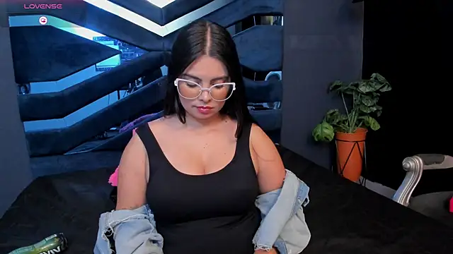 Valka Ross online show from November 2025 11:52:02 PM