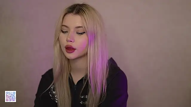 AshleyNikoo online show from November 2025 06:44:01 PM