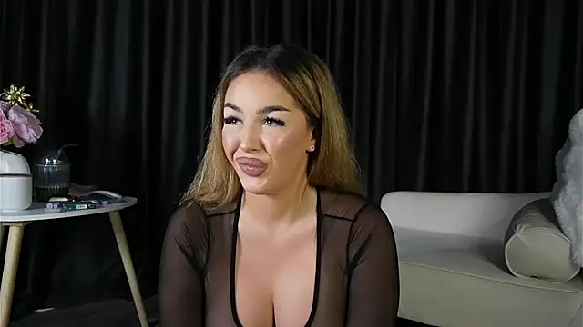 xJuliaax online show from September 2025 07:43:02 PM