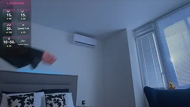 Snapshot of Sienna_Mi_ chatting on October 2025 02:24:02 AM Sienna Mi online show from October 2025 02:24:02 AM