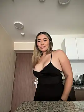 Snapshot of Mariana_gom chatting on March 2026 02:10:02 PM Mariana gom online show from March 2026 02:10:02 PM