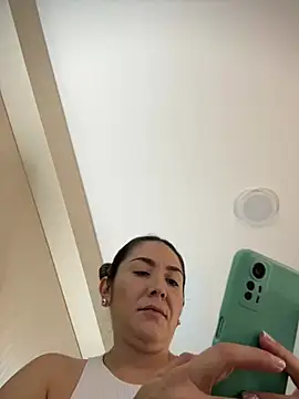 Snapshot of Mariana_gom chatting on April 2026 12:18:02 PM Mariana gom online show from April 2026 12:18:02 PM