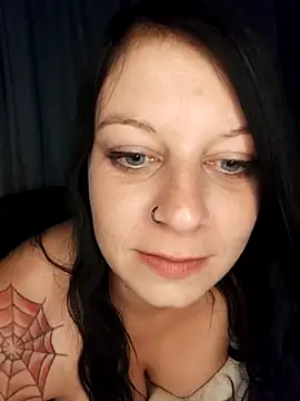 MieziMinz online show from October 2025 10:11:01 PM