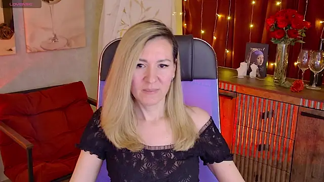 DonnaSmitth online show from April 2026 07:04:01 PM