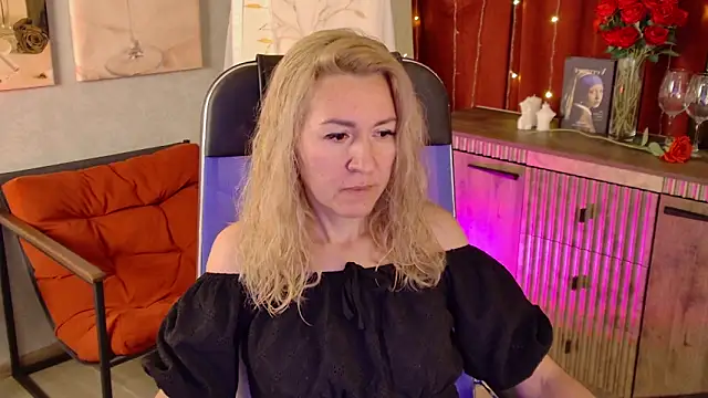 DonnaSmitth online show from June 2026 07:02:01 PM