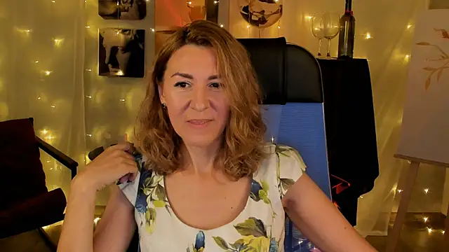 Snapshot of DonnaSmitth chatting on October 2025 03:46:01 PM DonnaSmitth online show from October 2025 03:46:01 PM