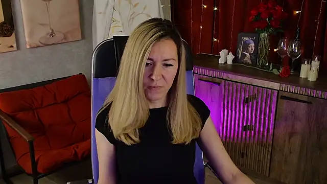 DonnaSmitth online show from May 2026 06:49:02 PM