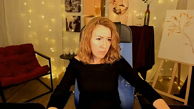 Snapshot of DonnaSmitth chatting on October 2025 09:43:02 AM DonnaSmitth online show from October 2025 09:43:02 AM