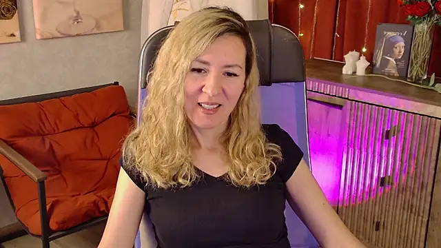 DonnaSmitth online show from May 2026 06:39:01 PM
