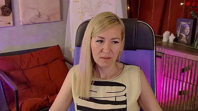 DonnaSmitth online show from June 2026 08:06:01 PM