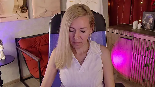 DonnaSmitth online show from June 2026 07:30:02 PM