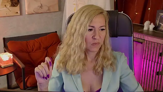 DonnaSmitth online show from June 2026 07:46:02 PM
