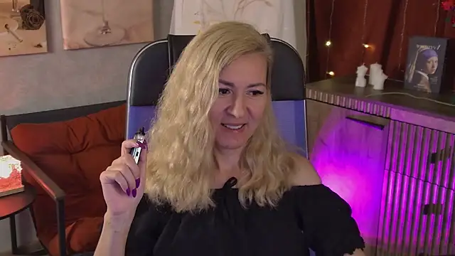 DonnaSmitth online show from June 2026 06:52:01 PM