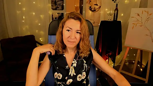 Snapshot of DonnaSmitth chatting on October 2025 10:05:02 AM DonnaSmitth online show from October 2025 10:05:02 AM