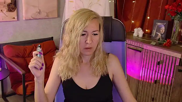 DonnaSmitth online show from June 2026 10:04:02 PM