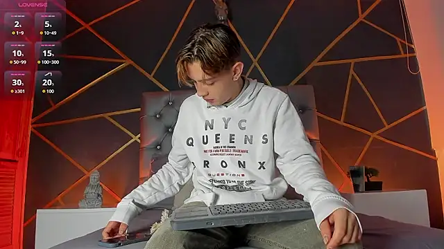 Lian Miller1  online show from February 2026 12:29:01 PM