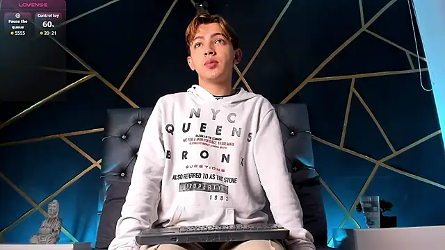 Lian Miller1  online show from February 2026 12:28:01 PM