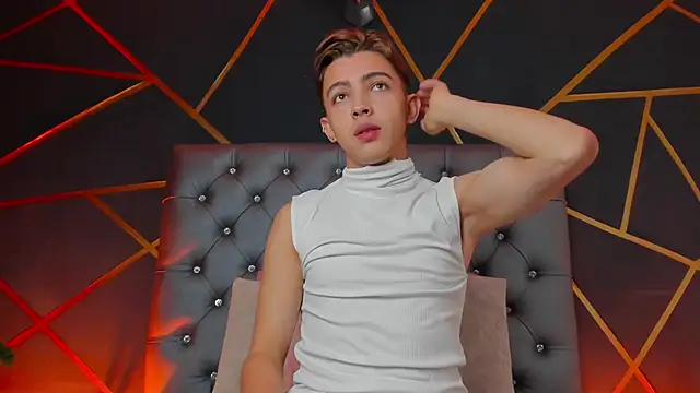 Lian Miller1  online show from November 2025 12:42:02 PM