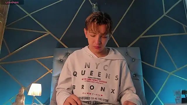 Lian Miller1  online show from March 2026 12:24:01 PM