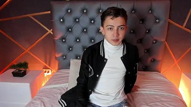 Lian Miller1  online show from October 2025 12:28:02 PM