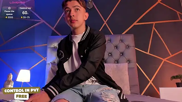 Lian Miller1  online show from March 2026 12:33:02 PM