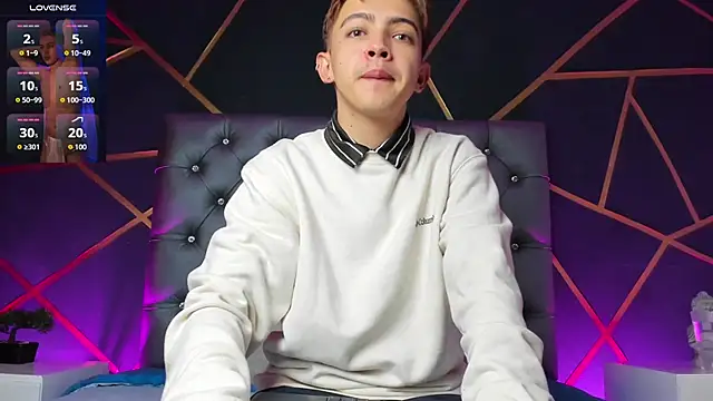 Lian Miller1  online show from November 2025 12:20:01 PM