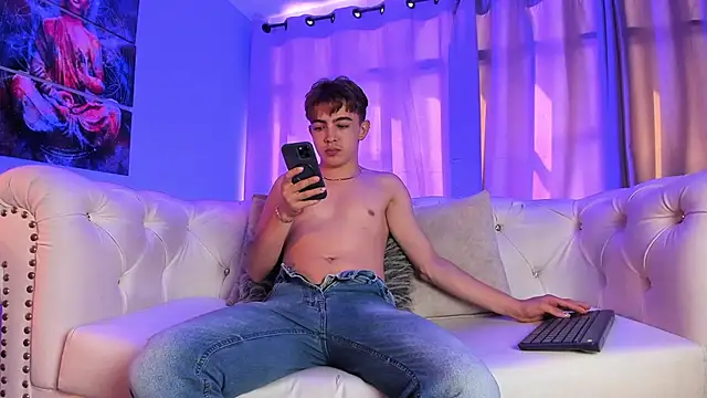 Lian Miller1  online show from December 2025 07:30:01 PM