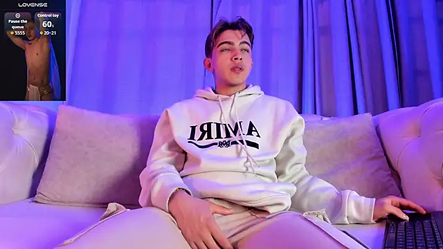 Lian Miller1  online show from December 2025 12:33:02 PM