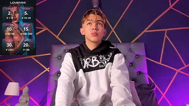 Lian Miller1  online show from April 2026 12:42:01 PM