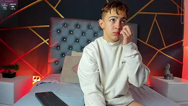 Lian Miller1  online show from October 2025 12:39:02 PM