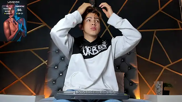 Lian Miller1  online show from January 2026 12:34:01 PM