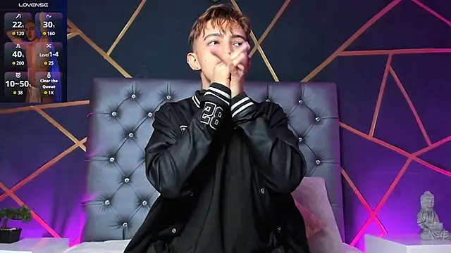 Lian Miller1  online show from November 2025 12:31:01 PM