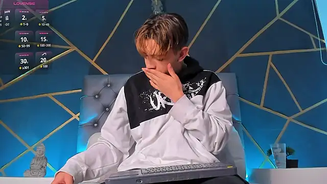 Lian Miller1  online show from February 2026 12:17:01 PM